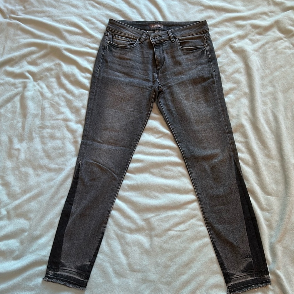 DL 1961 Florence skinny jeans raw hem. Size 28